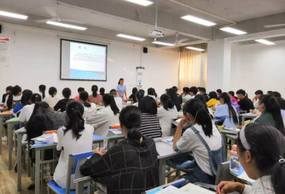 构建职业教育升学立交桥夯实产业集群高质量开展的技能人才之基 构建职业教育升学立交桥夯实产业集群高质量开展的技能人才之基