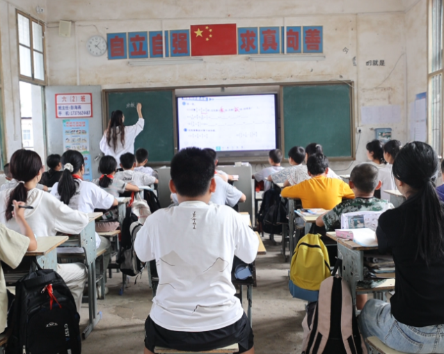 将教育定性为公共服务是对教育功能的精准定位更是对民生需求的深入回应